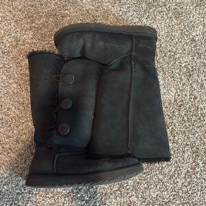 Black buckle UGG